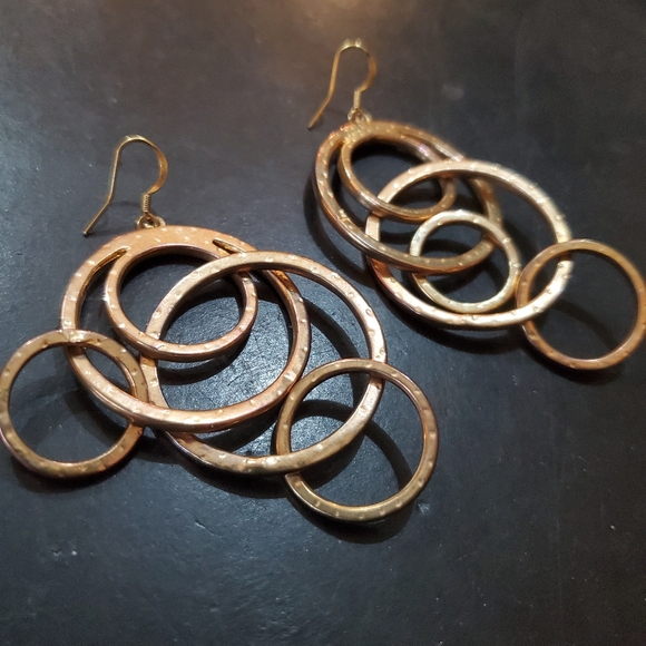 Large gold hoop earrings with copper tint, 3" drop, lightweight hammered metal - Picture 7 of 8